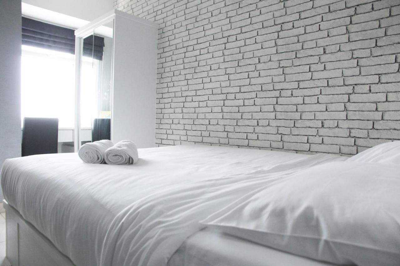 Modern And Comfortable Studio Apartment Springlake Summarecon Near Summarecon By Travelio Bekasi Exterior foto